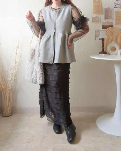 TペプラムZIPベストを着用したコーデ