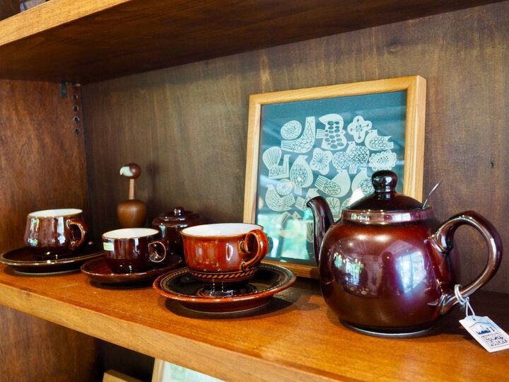 鎌倉の路地裏で見つけた♪ 北欧を感じる癒やしのヴィンテージ雑貨カフェ「白と熊 藝品」