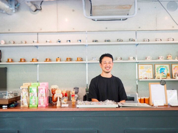 鎌倉の路地裏で見つけた♪ 北欧を感じる癒やしのヴィンテージ雑貨カフェ「白と熊 藝品」