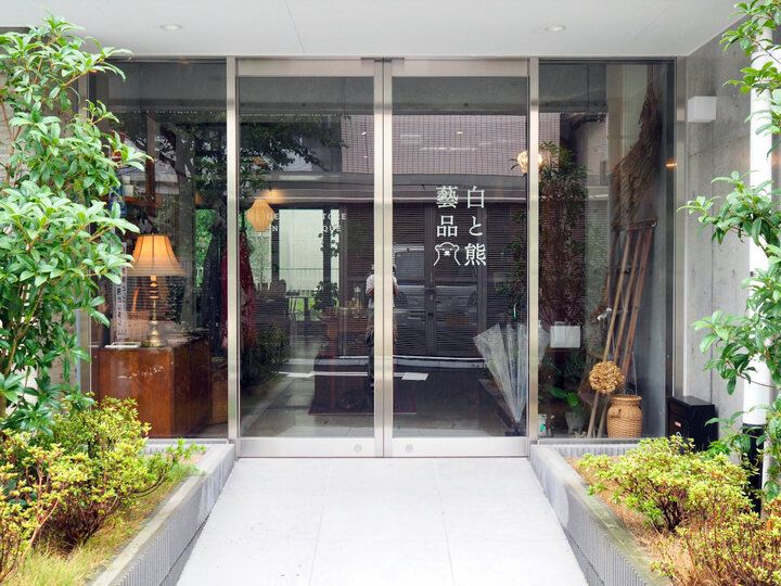 鎌倉の路地裏で見つけた♪ 北欧を感じる癒やしのヴィンテージ雑貨カフェ「白と熊 藝品」