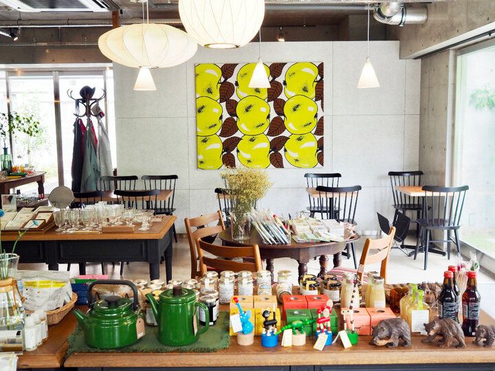 鎌倉の路地裏で見つけた♪ 北欧を感じる癒やしのヴィンテージ雑貨カフェ「白と熊 藝品」