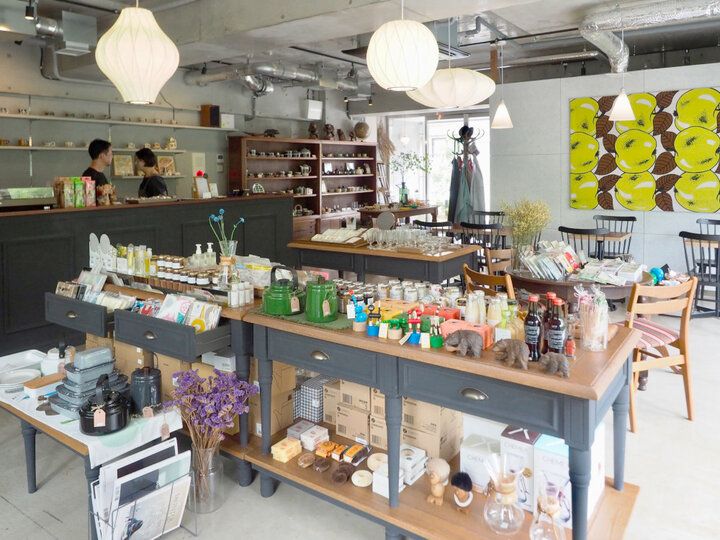 鎌倉の路地裏で見つけた♪ 北欧を感じる癒やしのヴィンテージ雑貨カフェ「白と熊 藝品」