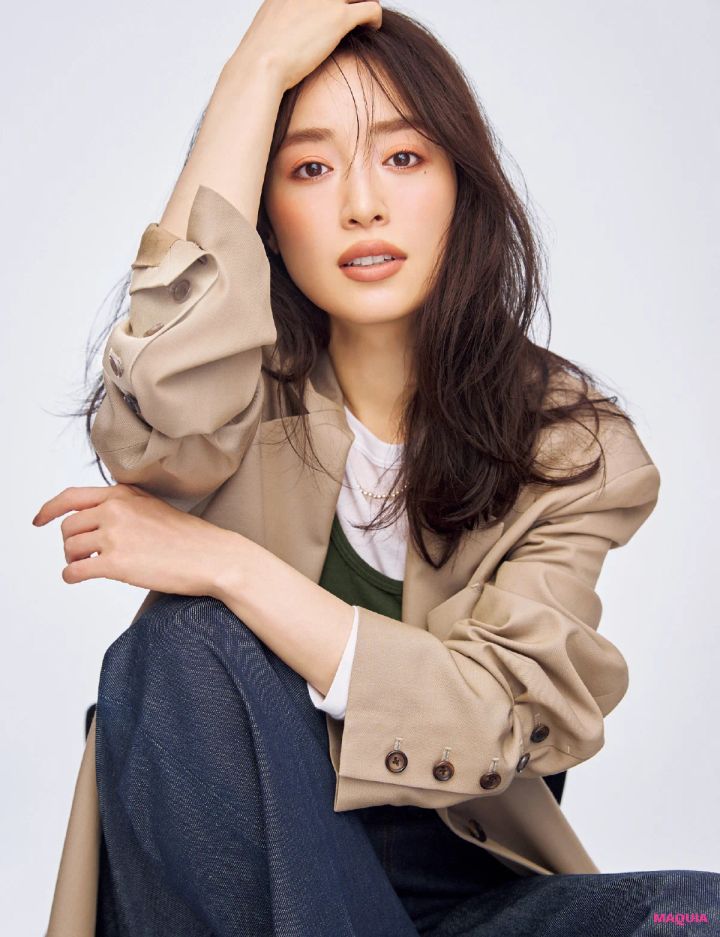 泉 里香さん×最旬アーティストが提案！ 秋のアイメイク、コーラル＆ゴールドはどう使う？_4