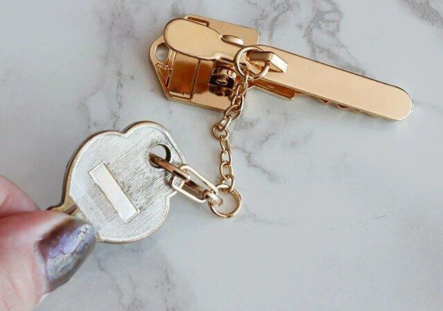 ダイソー キークリップ（バッグチャーム・鍵型） 使用例