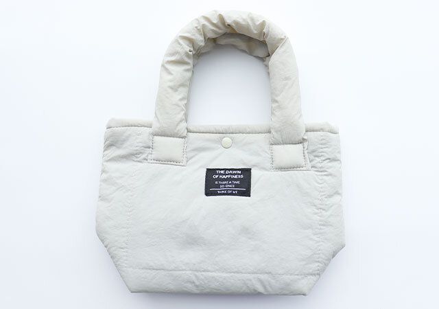 ダイソー ダウン風中わたトートバッグ デザイン