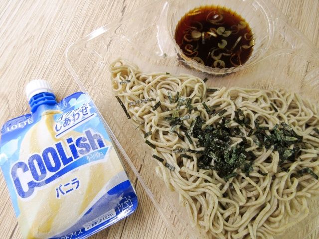 横に並べてクーリッシュとそば