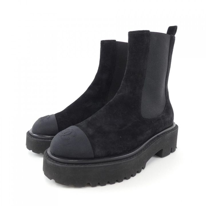 シャネルのショートブーツ