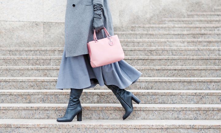 ブーツを履いた女性