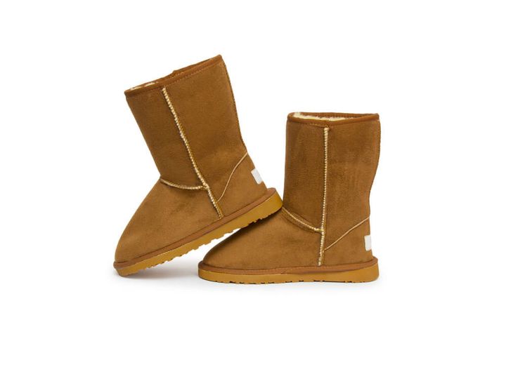 ブラウンのミドルブーツ