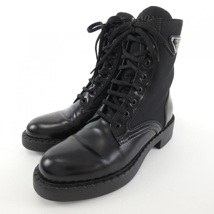 プラダのレースアップブーツ