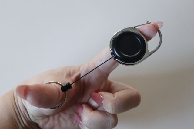 ダイソー リールキーホルダー（クリップ付） 伸ばした様子