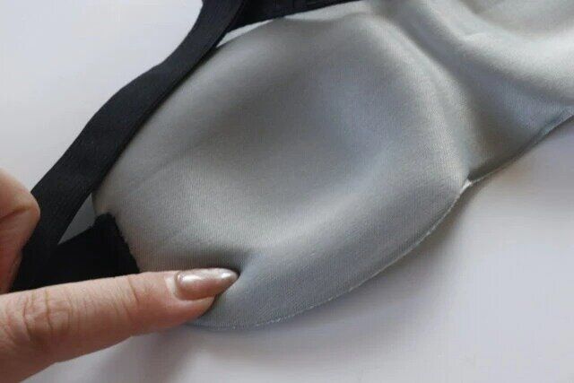 ダイソー 立体型クッションアイマスク