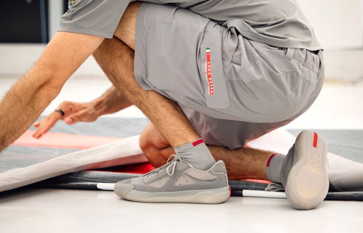 ルイ・ヴィトン アメリカズカップで展示されたプラダのアメリカズカップスニーカー。