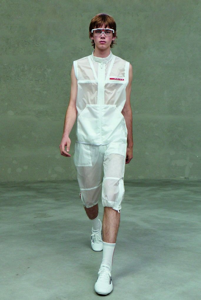 プラダ 2021年春夏メンズコレクションより。