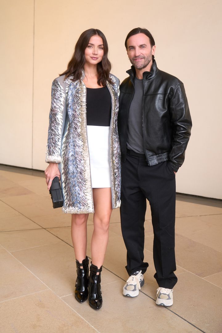 アナ・デ・アルマスとニコラ・ジェスキエール。