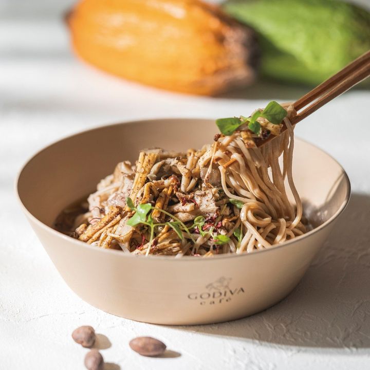 「鯖と4種茸のほうじ茶蕎麦～カカオ黒七味添え」￥1,320