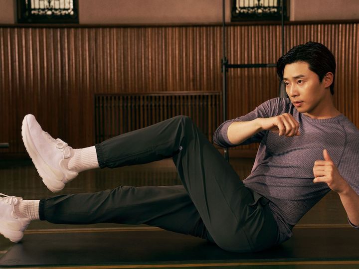 Metal Vent Tech 長袖シャツ Lilac Ether ¥10,000 Pace Breaker パンツGraphite Grey ¥17,800