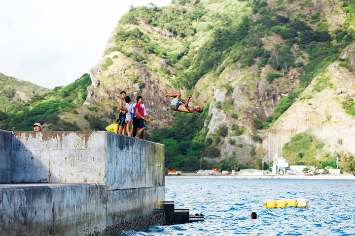 小笠原諸島の境浦海岸付近