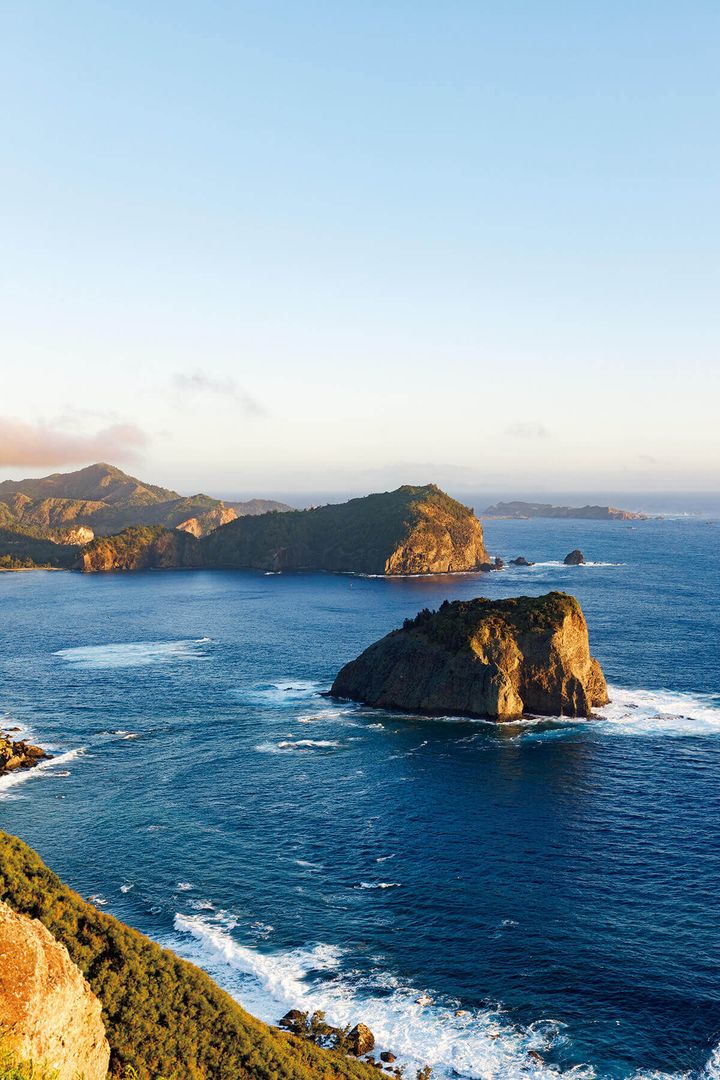 小笠原諸島の烏帽子岩