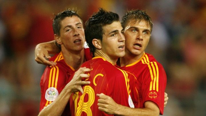 セスクのサイコパスすぎる告白…「W杯中の事故で自転車乗りを意識不明にして、それをプジョルのせいにしようとした」