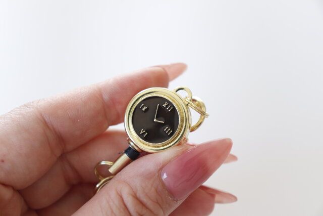 ダイソー リールキーホルダー（時計） デザイン