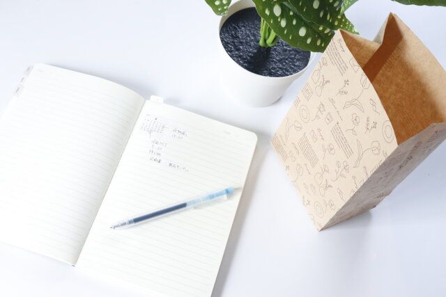 セリア 卓上ゴミ袋 アートフラワー柄 使用例