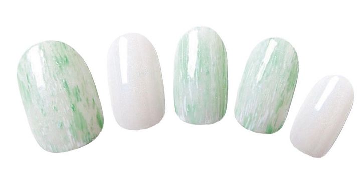 ukaのネイルデザイン ミントグリーンのマーブル
