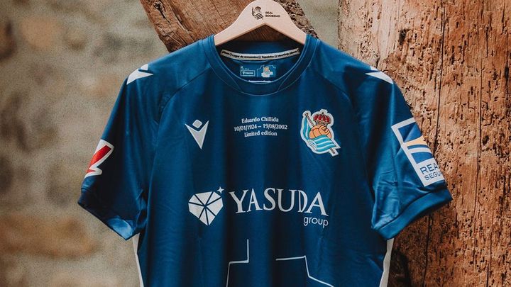 久保のソシエダ、彫刻家チリーダの生誕100周年ユニフォームを発表！19歳で引退した「悲運の元選手」