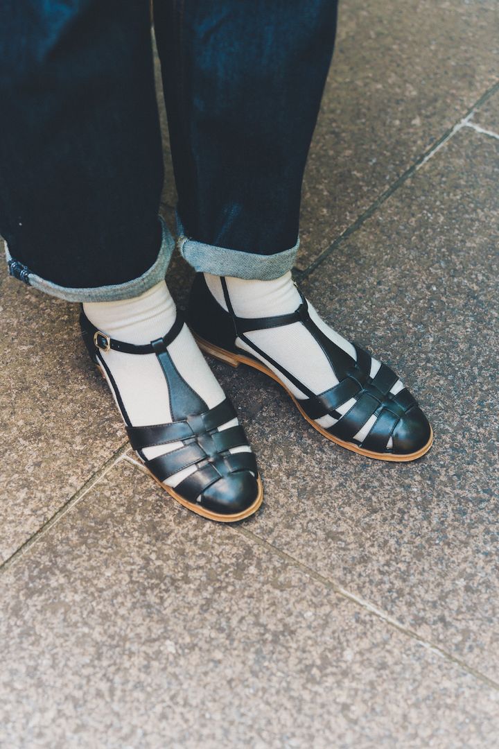 【愛用デニムSNAP】ベーシックで使い勝手のいい《BLACK BY MOUSSY》のインディゴデニム。イエローのトートバッグでチャーミングに