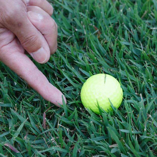 逆目のラフから打つときは「ボールが乗る芝の先端」を狙おう！