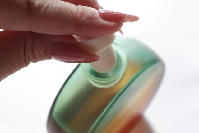 ダイソー グラデーション瓶ディフューザー（フォレストグリーン） 開封