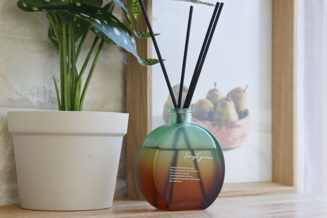 ダイソー グラデーション瓶ディフューザー（フォレストグリーン） インテリア