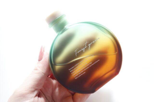 ダイソー グラデーション瓶ディフューザー（フォレストグリーン） デザイン