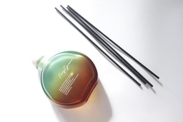 ダイソー グラデーション瓶ディフューザー（フォレストグリーン）