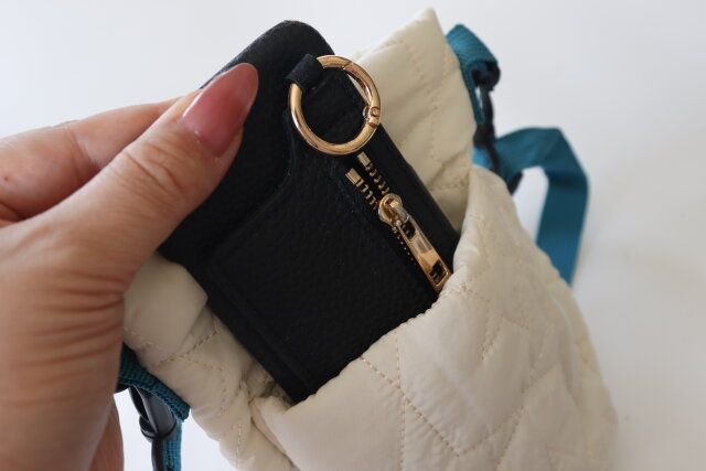 ダイソー キルティングカップホルダー（スマホ用ポケット付） スマホポケット