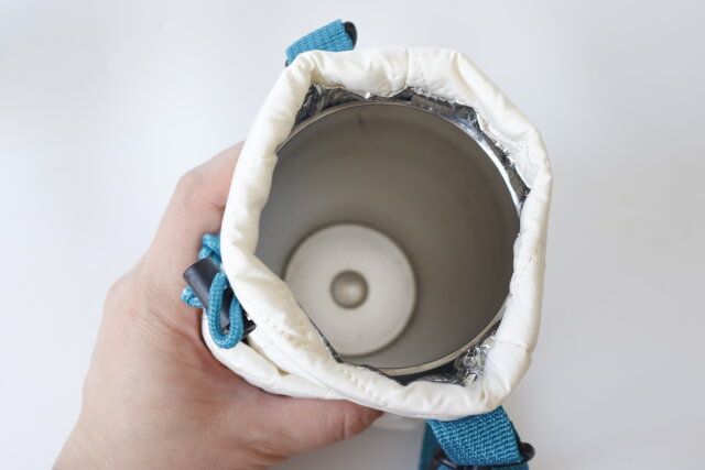 ダイソー キルティングカップホルダー（スマホ用ポケット付） サイズ感