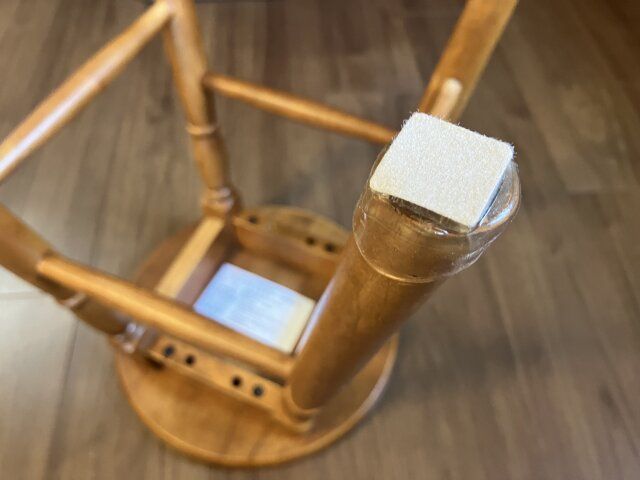 セリア TPEイス脚カバー 装着後