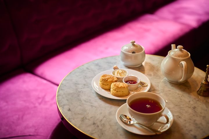 「プレーンのスコーンセット」2300円（お好きなティー付き）