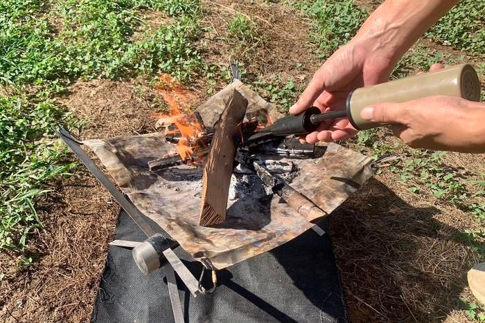 エアーハンドポンプを使う様子