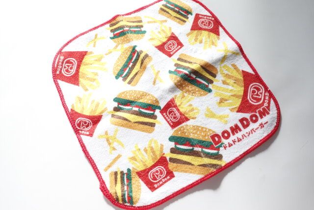 セリアの品薄なドムドムハンバーガー タオルハンカチ 20×20cm