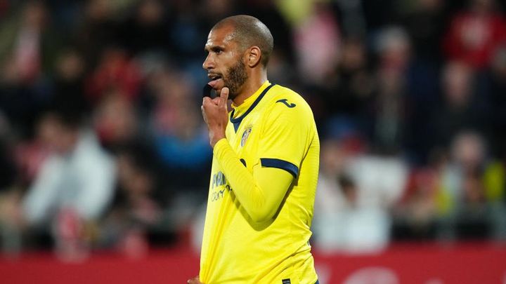 元トッテナムのフランス代表MF、バスケ選手に突如転身！スペイン4部で練習中