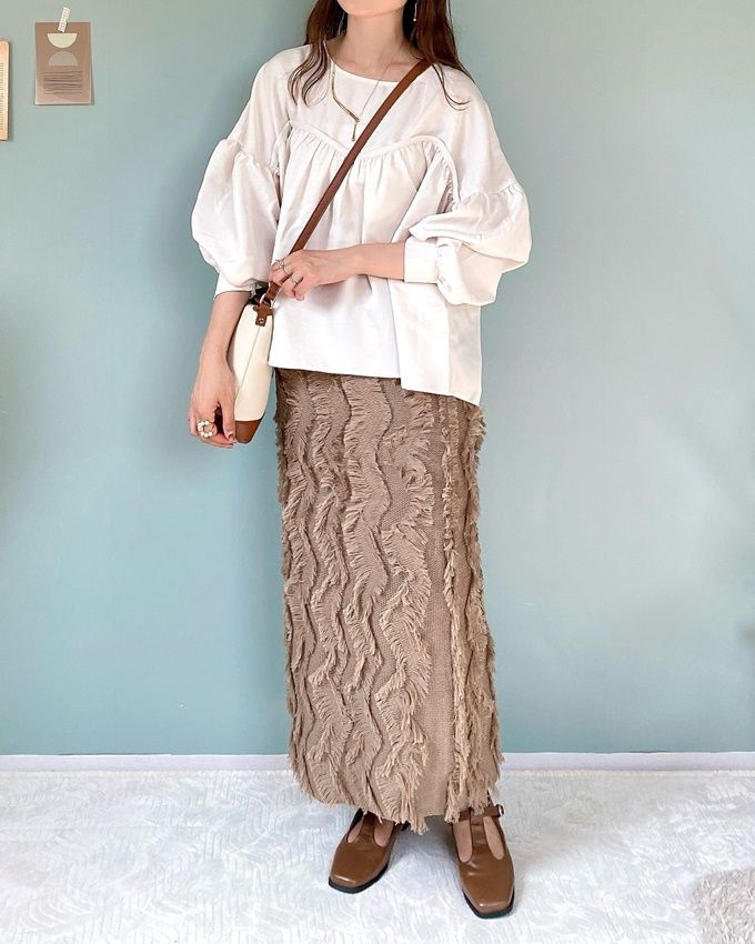 ビスチェ風切替ブラウス×しまむらのブラウンの「フリンジスカート」