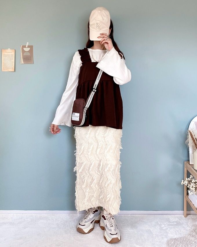 ティアードキャミソール×しまむらのクリームの「フリンジスカート」