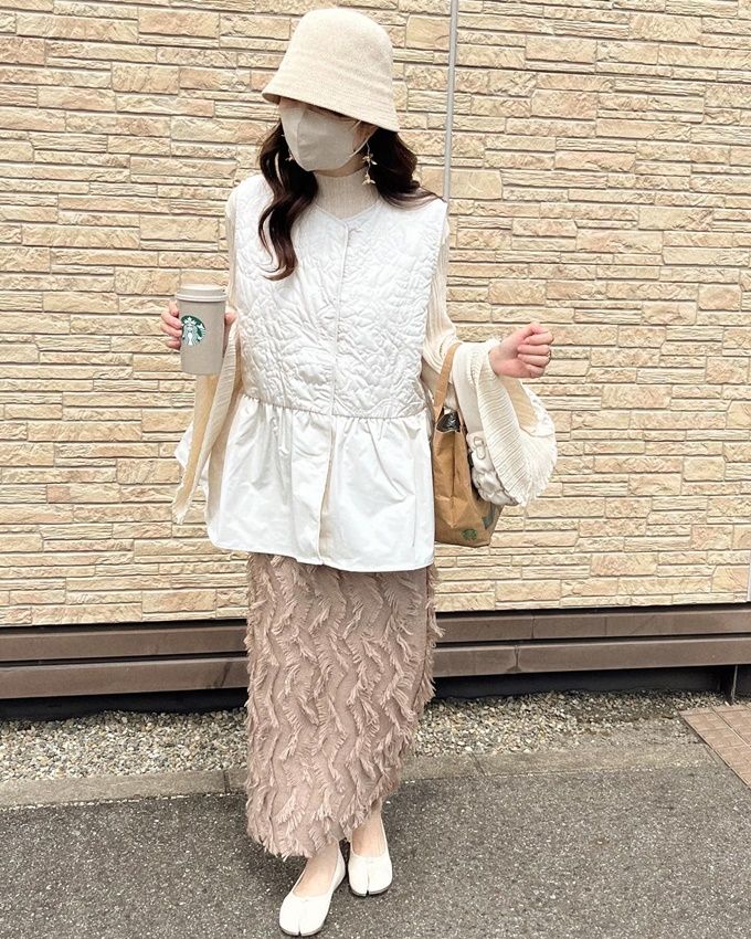 花柄キルトペプラムベスト×しまむらのブラウンの「フリンジスカート」