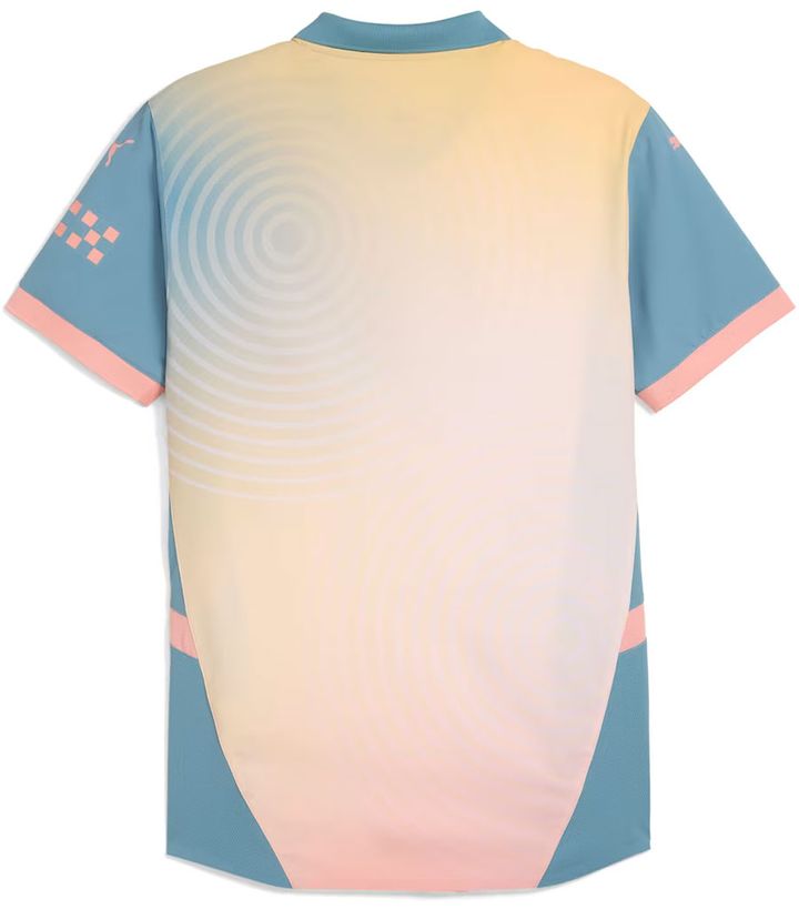 マンチェスター・シティに「PUMA×ノエル・ギャラガー」のコラボユニフォームが登場！復活したOASISの名盤30周年記念デザイン