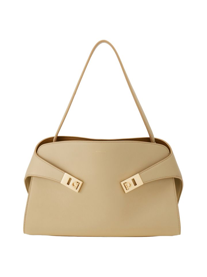 ポップアップ先行販売。バッグ「ハグ（HUG）」￥385,000