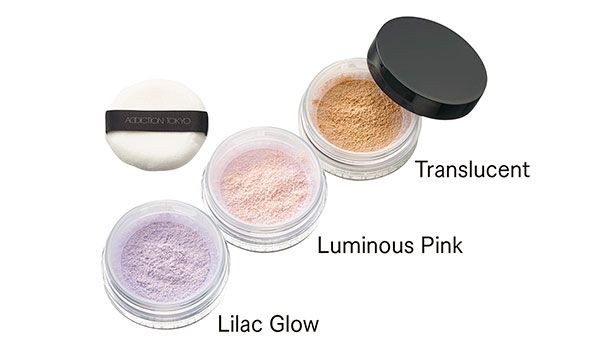 【左】インビジブル エッセンス ルースパウダー グロウ ＋ 【右】インビジブル エッセンス ルースパウダー トランスルーセント ＋