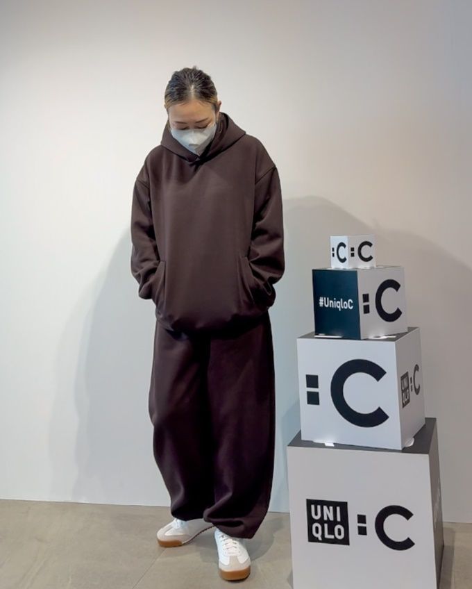 スウェットオーバーサイズプルパーカ×UNIQLO：Cのダークブラウンの「スウェットワイドパンツ」