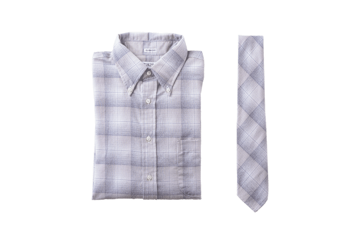 〈インディビジュアライズド シャツ〉のシャツとネクタイ