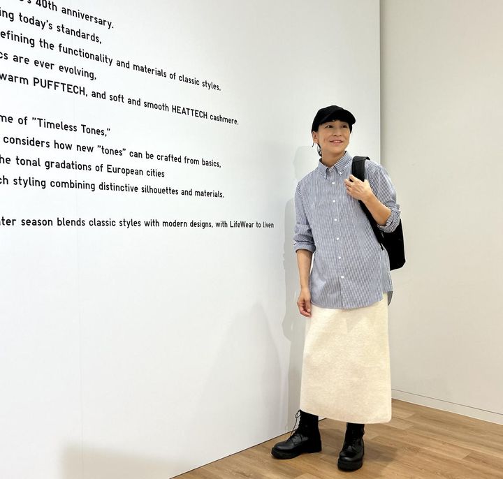 画像1: 【UNIQLO】3Dスフレヤーンスカート¥3,990、ブロードシャツ/ストライプ/ボタンダウン¥2,990、UVカットキャップ/ウールブレンド¥1,990、ファンクショナルバックパック¥4,990、ブーツ／私物 www.uniqlo.com